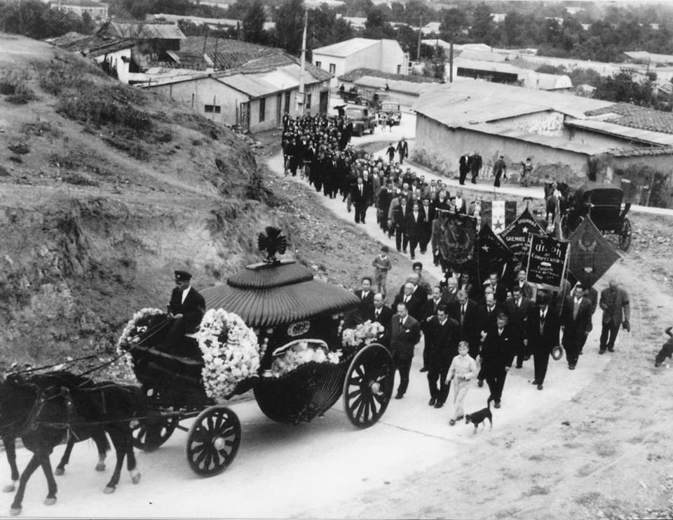 camino al cementerio